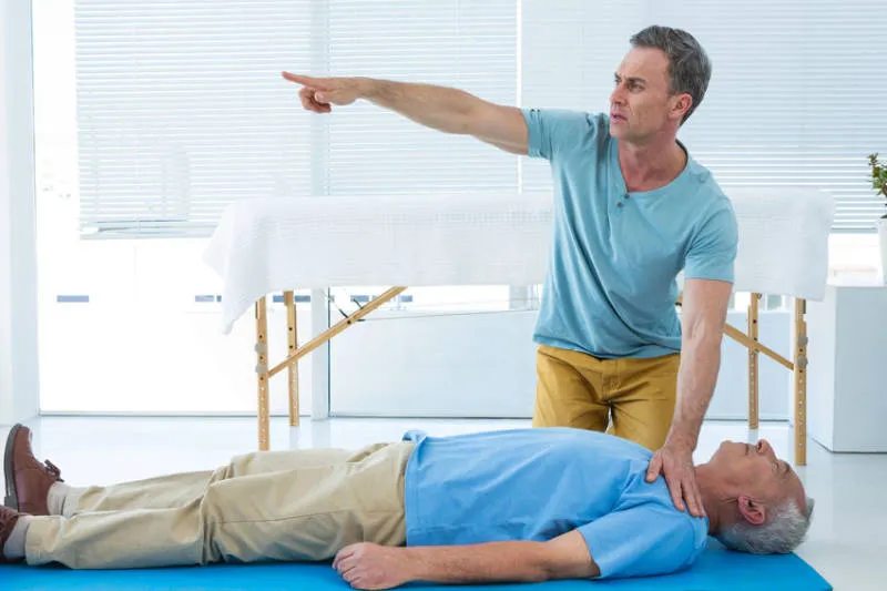 Massage op een massagetafel